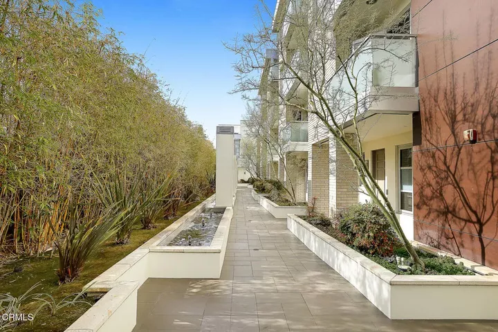 Property Photo:  257 S Hudson Avenue 301  CA 91101 