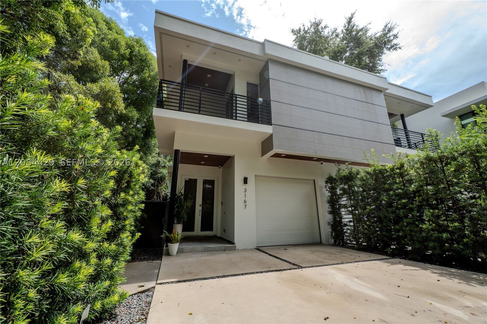 Property Photo:  3167 Gifford Ln 3167  FL 33133 