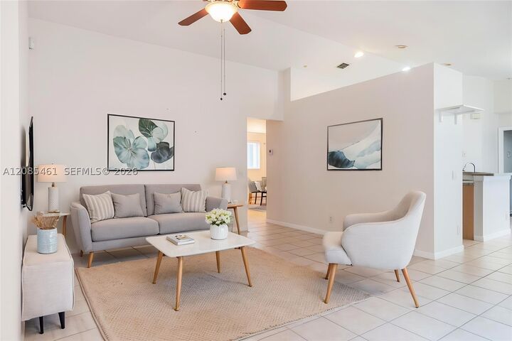 Property Photo: 1211 Golden Cane Dr FL 33327