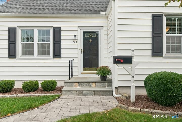 Property Photo:  100 Flint Street  CT 06611 