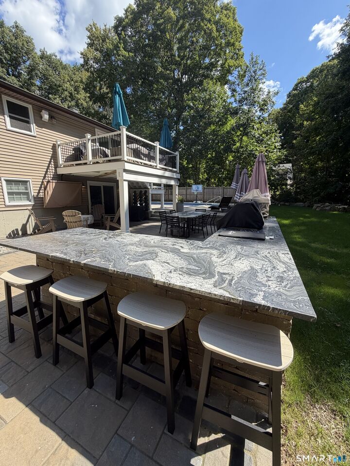 Property Photo:  952 Maple Hill Road  CT 06437 