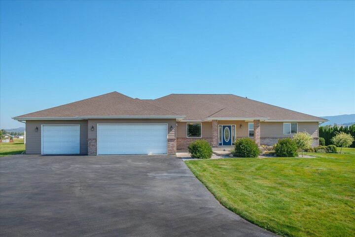 Property Photo: 3424 N Campbell Rd WA 99027