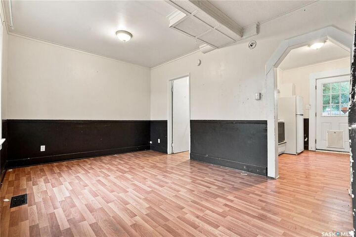 Property Photo:  320 J Avenue N  SK S7L 2K2 