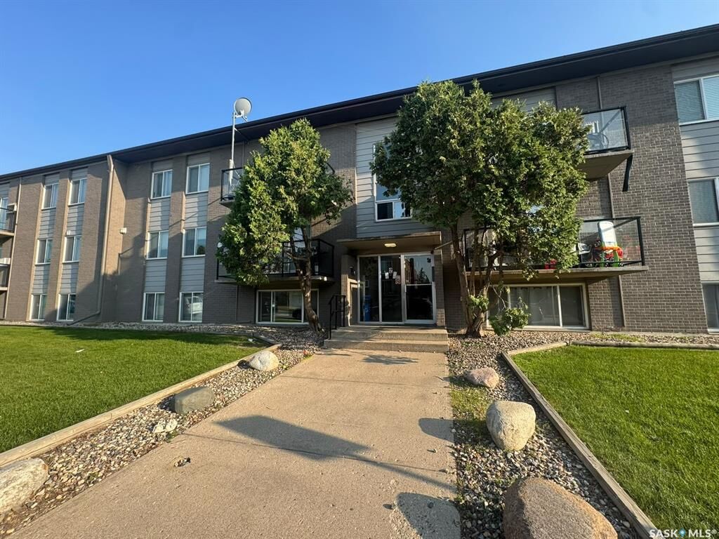 Property Photo:  2 Summers Place 5  SK S7H 3W4 