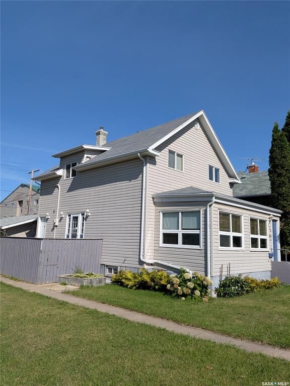 Property Photo:  436 12th Street W  SK S6V 3B8 
