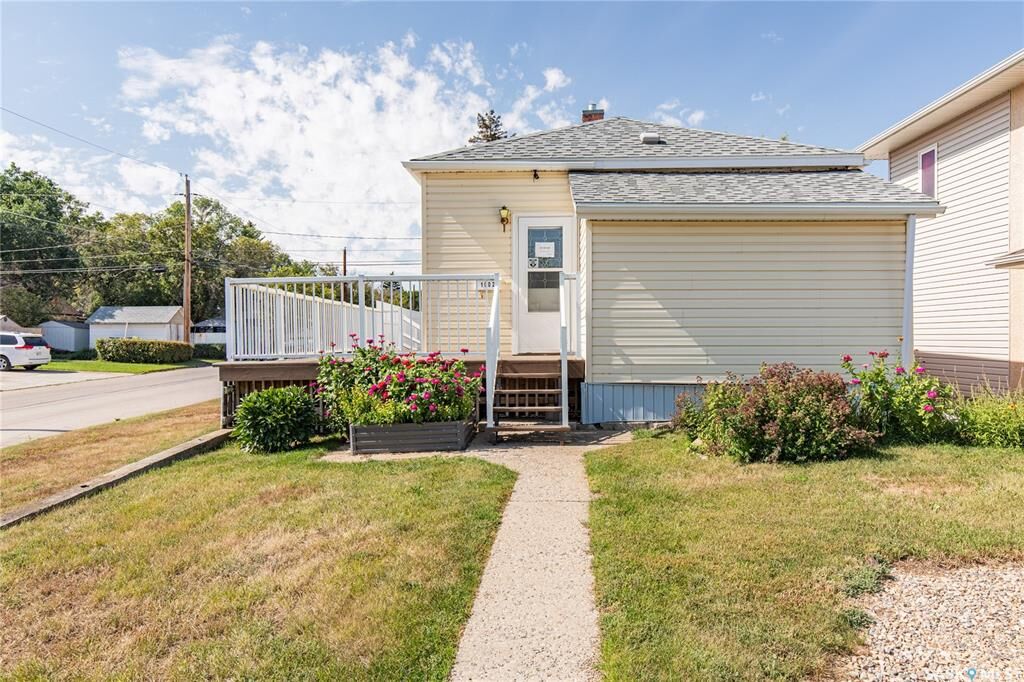 Property Photo: 1002 Wolfe Avenue SK S6H 1J7
