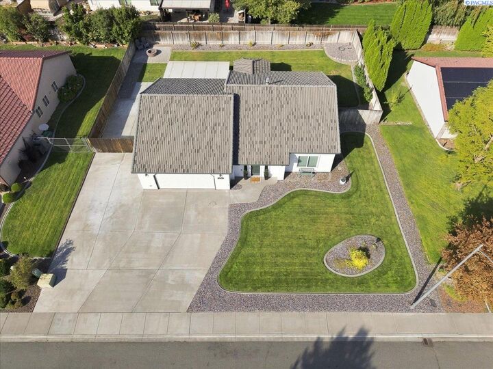 Property Photo: 5602 Aspen Dr. WA 99353
