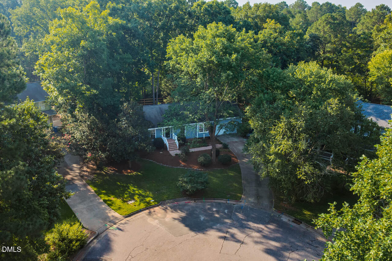 Property Photo:  9 Edgestone Place  NC 27517 