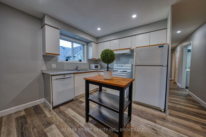Property Photo:  941 Warburton Crescent  ON K7M 8L1 