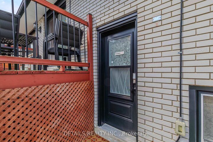 Property Photo:  7 Kerry Crescent E  ON K2E 5V7 