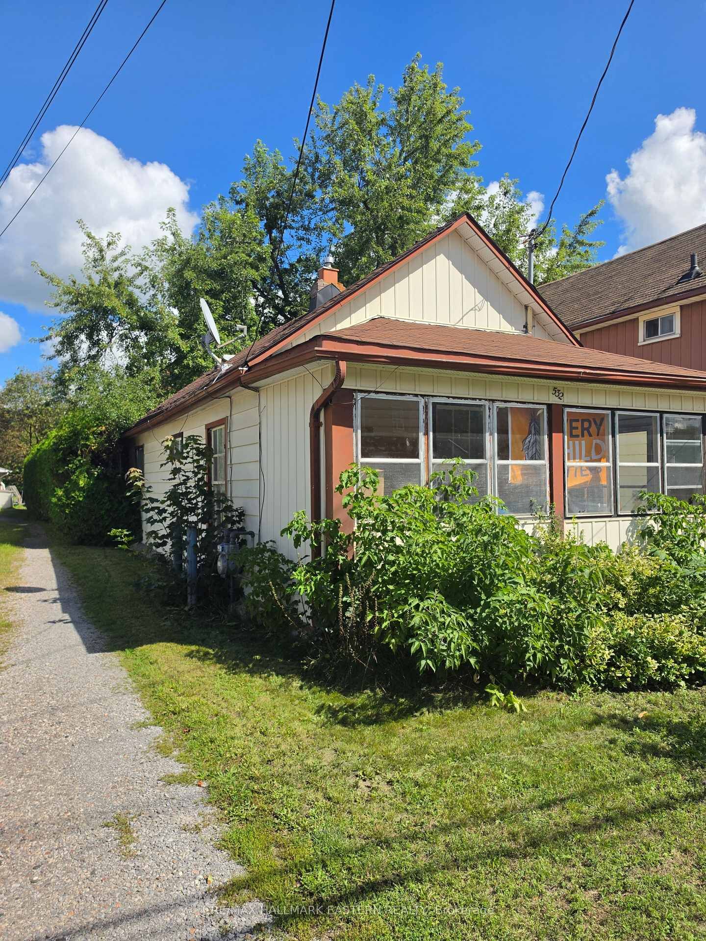 Property Photo:  532 Rogers Street  ON K9H 1X2 