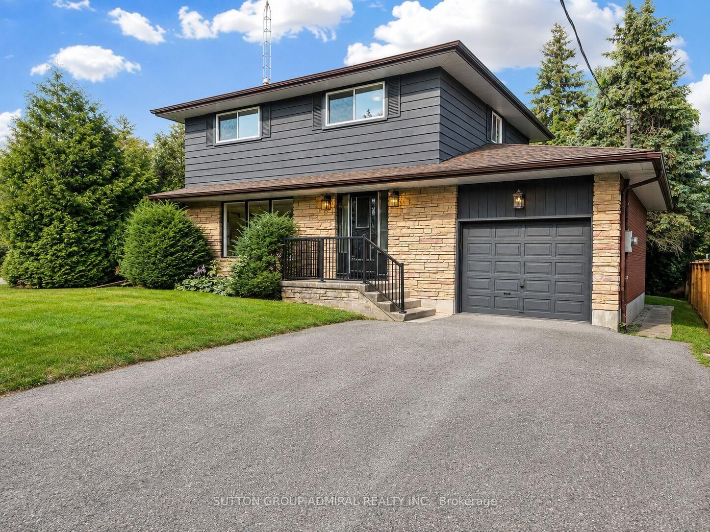 Property Photo: 865 Regent Drive ON L1G 1J2