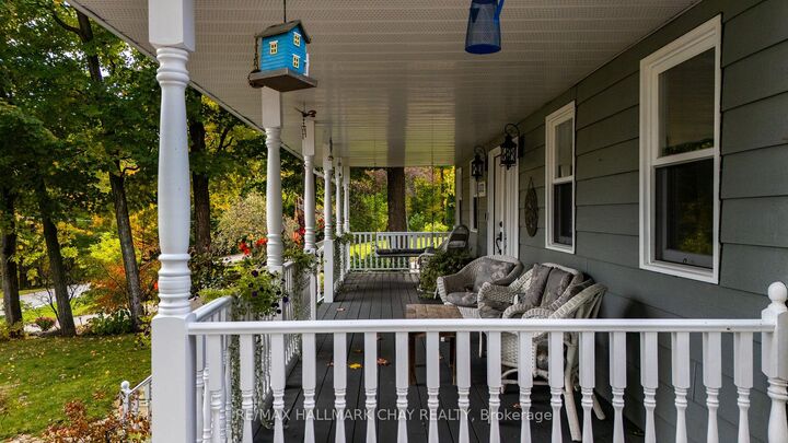 Property Photo:  372 Lakewood Drive  ON L4R 5H5 