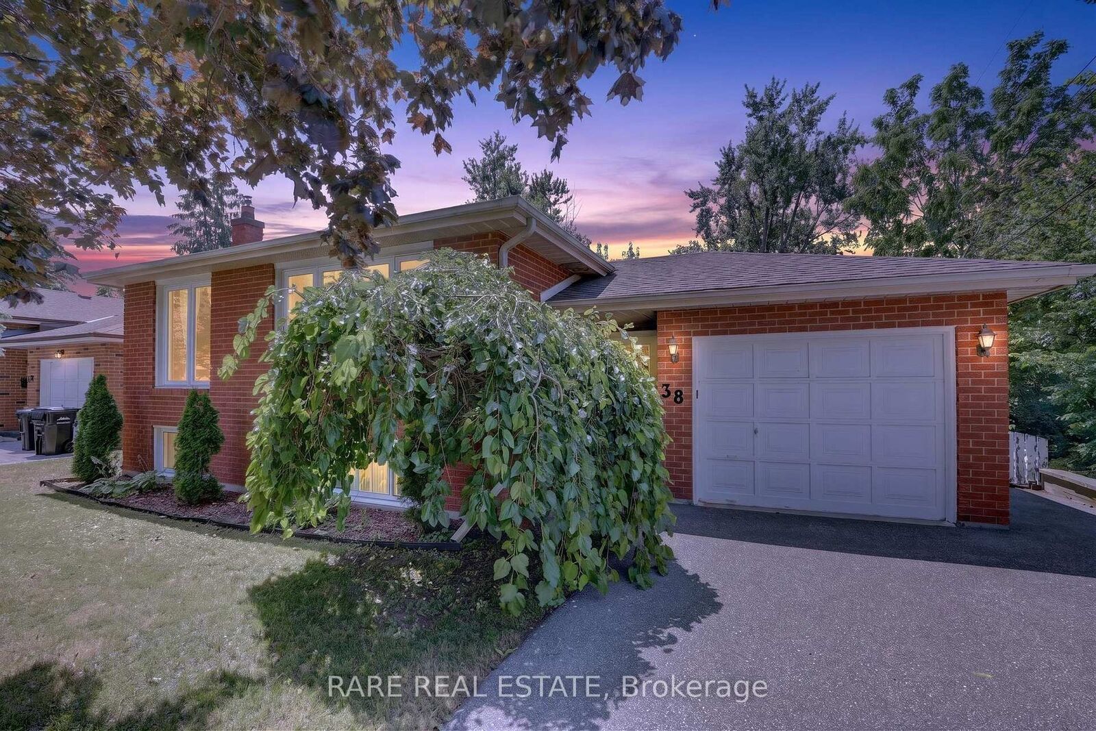 Property Photo:  38 Lay Street  ON L4M 4A7 