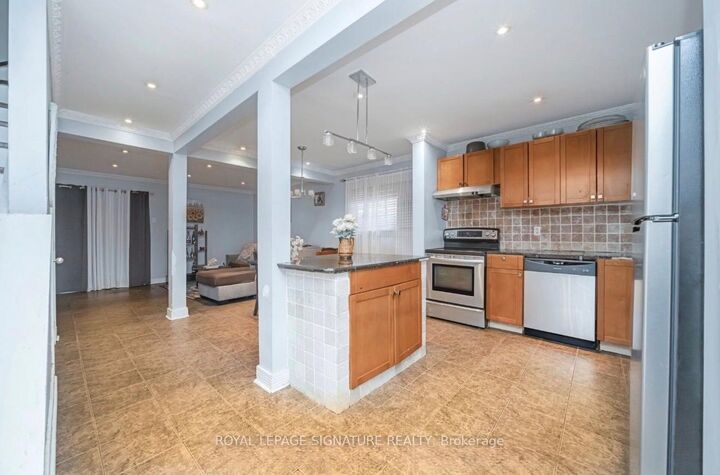 Property Photo:  19 Gatsby Square Room 1  ON L6S 2H4 