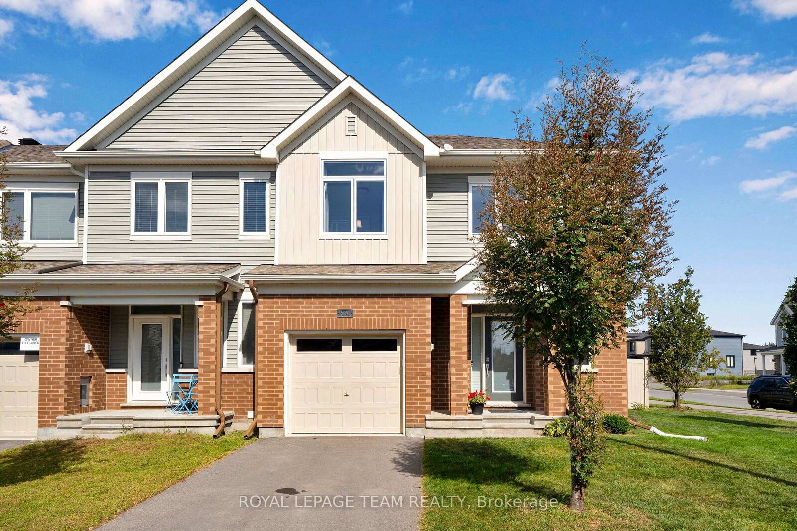 Property Photo:  521 Loury Row  ON K1W 0M7 