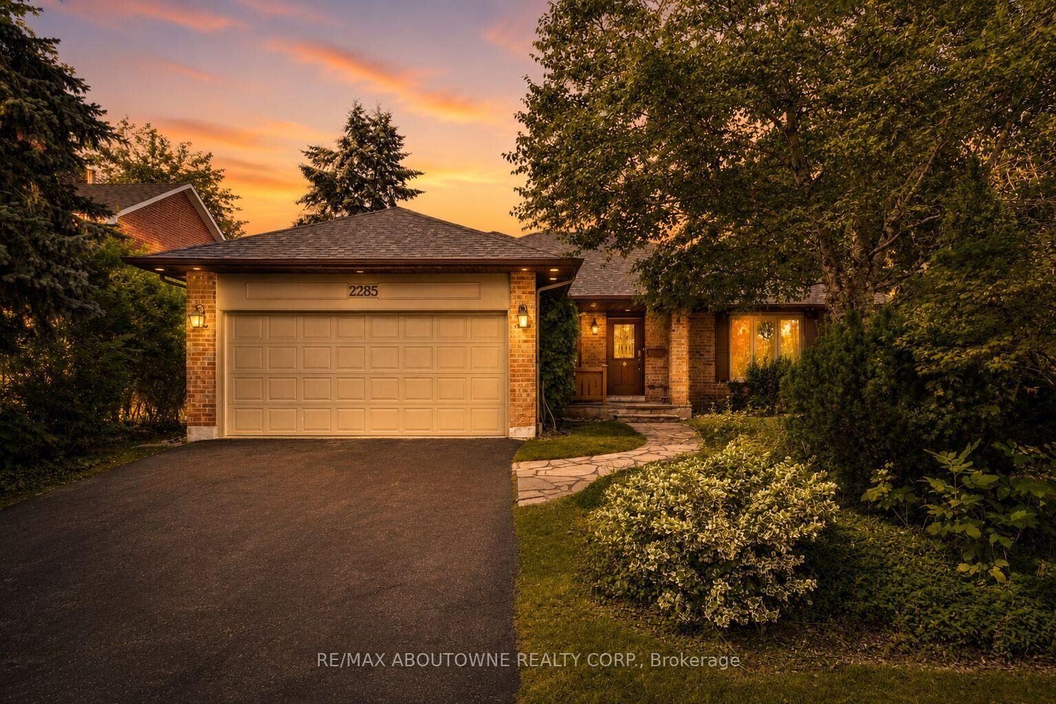 Property Photo:  2285 Dunedin Road  ON L6J 5V4 