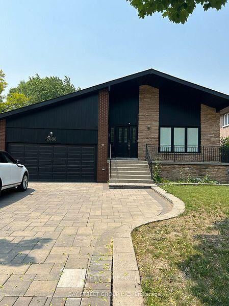 Property Photo:  2086 Pharmacy Avenue  ON M1W 1H8 