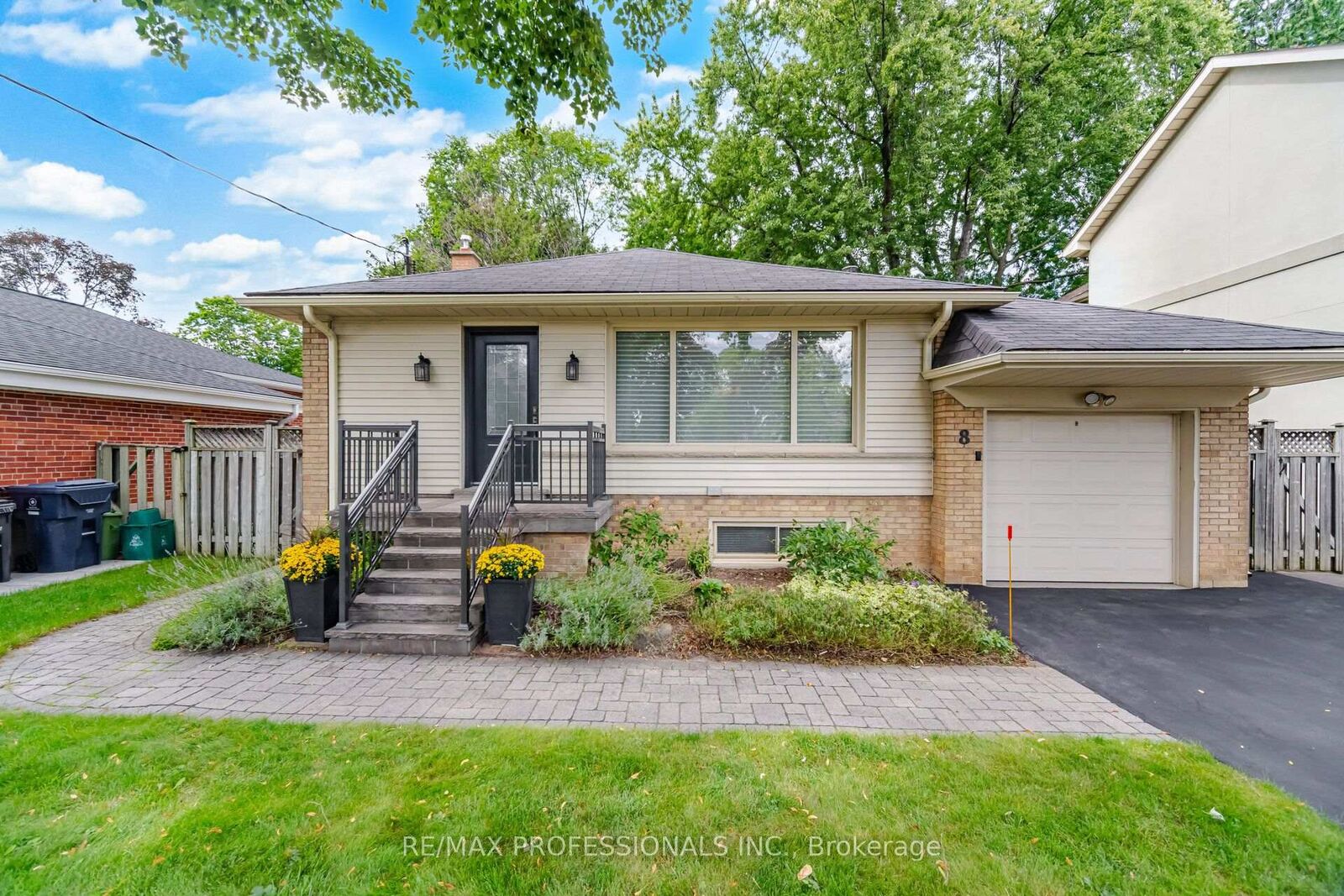 Property Photo:  8 Beaverbrook Avenue  ON M9B 2M7 