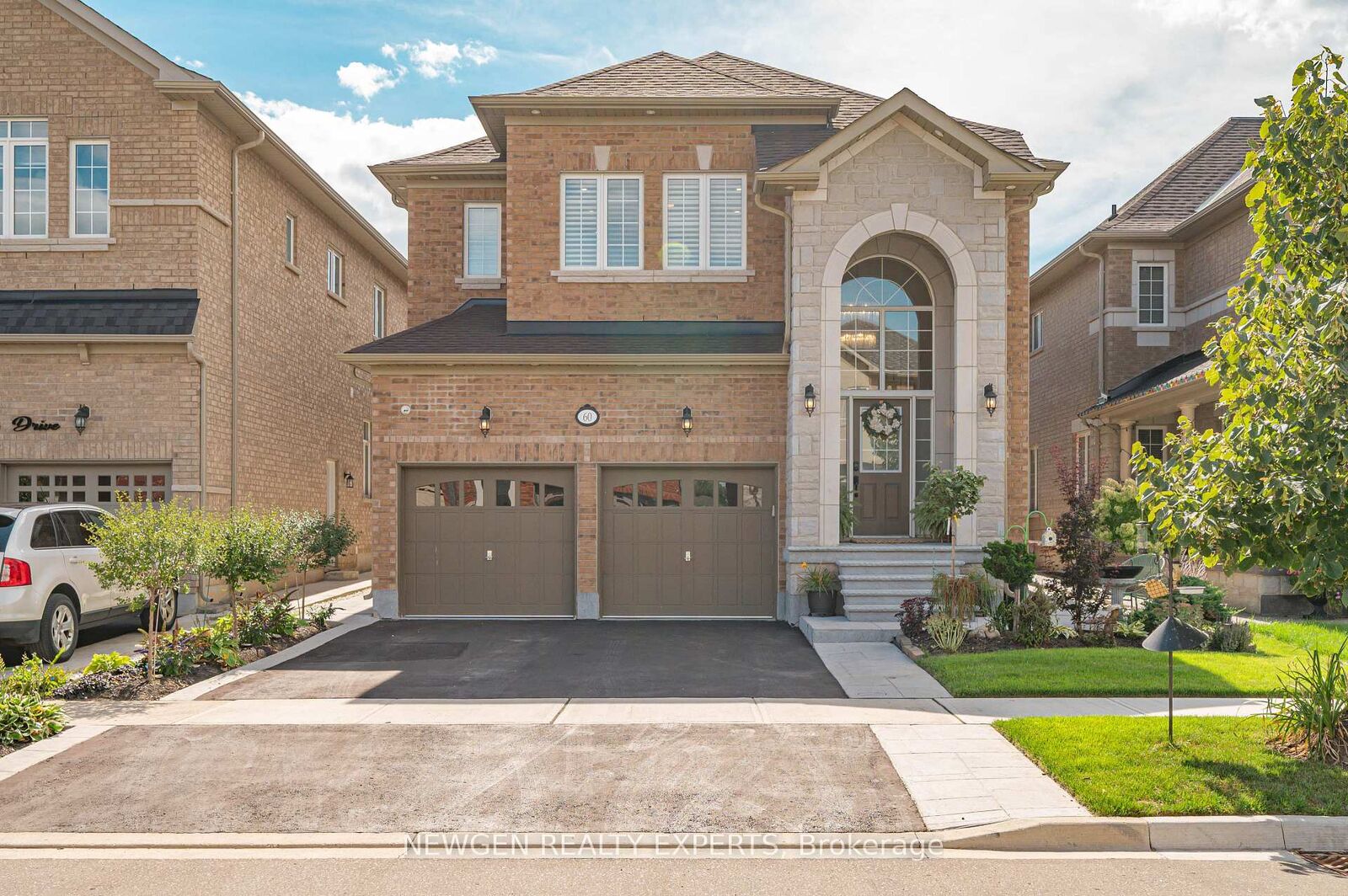 Property Photo:  60 Monarch Drive  ON L7G 0M6 