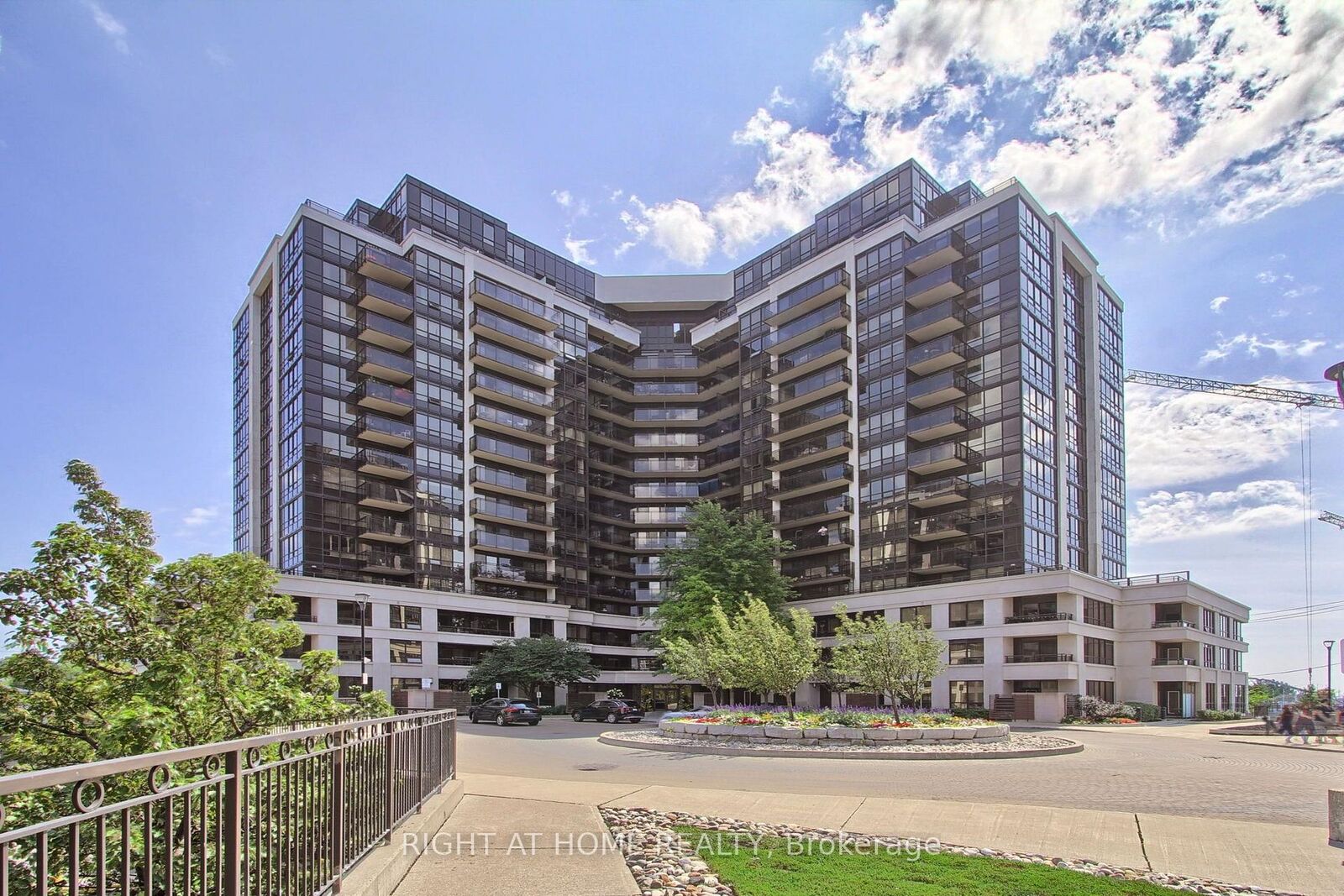 Property Photo:  1060 Sheppard Avenue W Ph04  ON M3J 0G7 