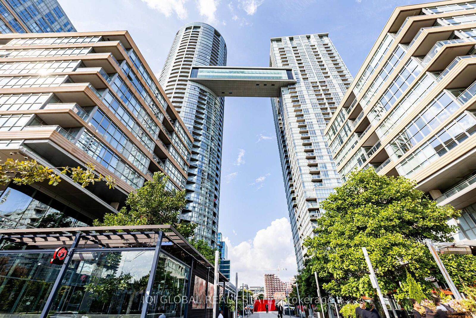 Property Photo:  21 Iceboat Terrace 1025  ON M5V 4A9 