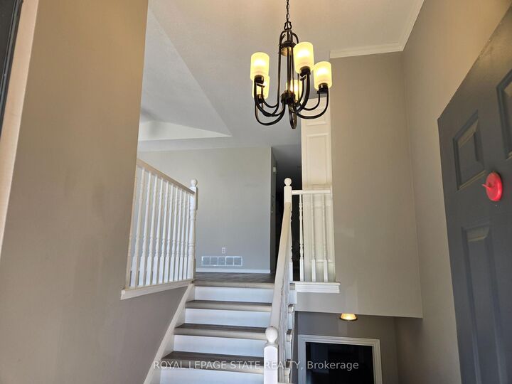 Property Photo:  73 Foxtail Avenue  ON L3C 7J6 