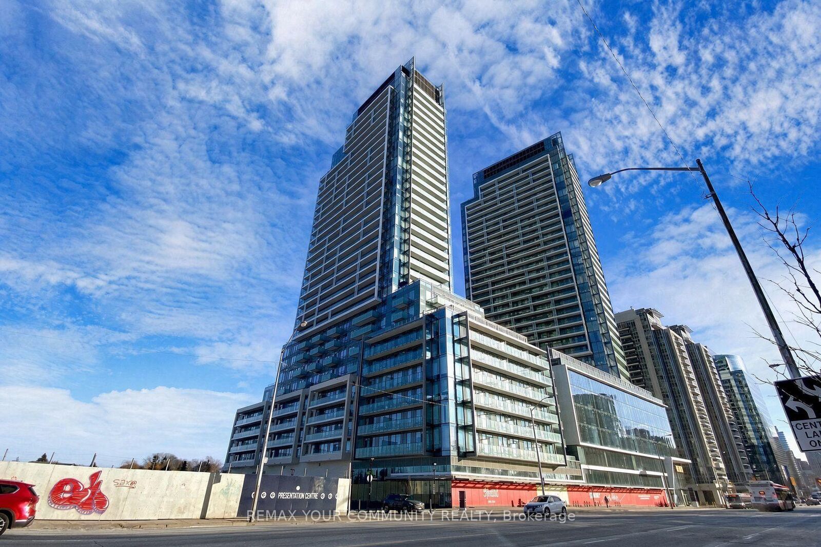 Property Photo:  7 Golden Lion Heights N1009  ON M2M 0C1 