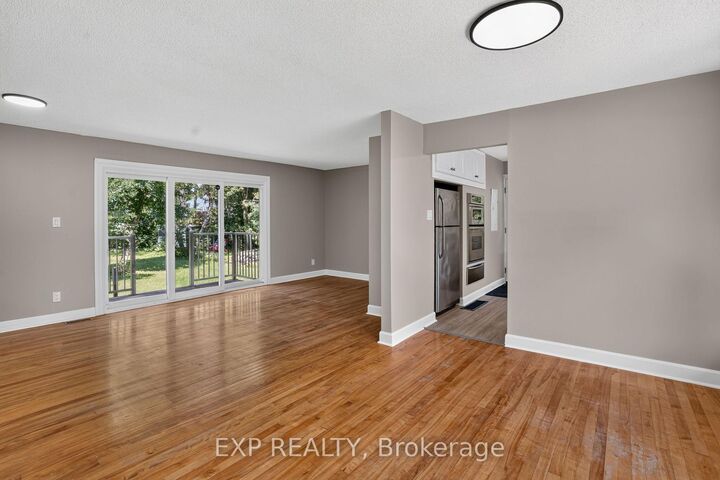 Property Photo:  137 Grenfell Crescent  ON K2G 0G6 