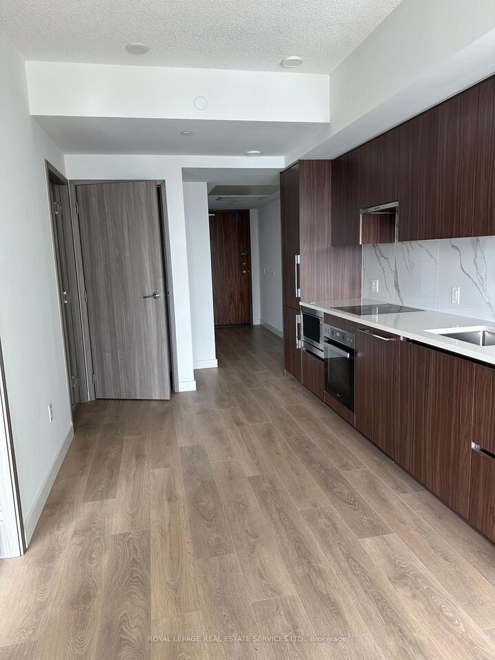 Property Photo:  3 Concord Cityplace Way 6002 B  ON M5V 0X4 
