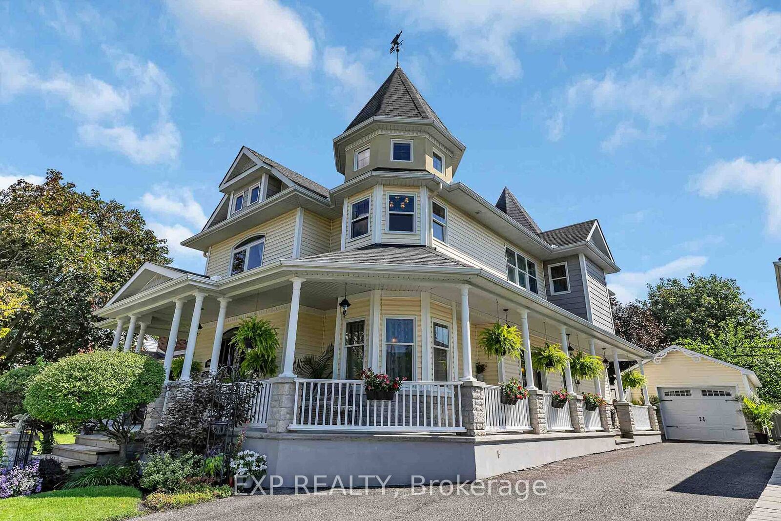 Property Photo:  1388 Emerald Gate Avenue  ON K1T 1C7 