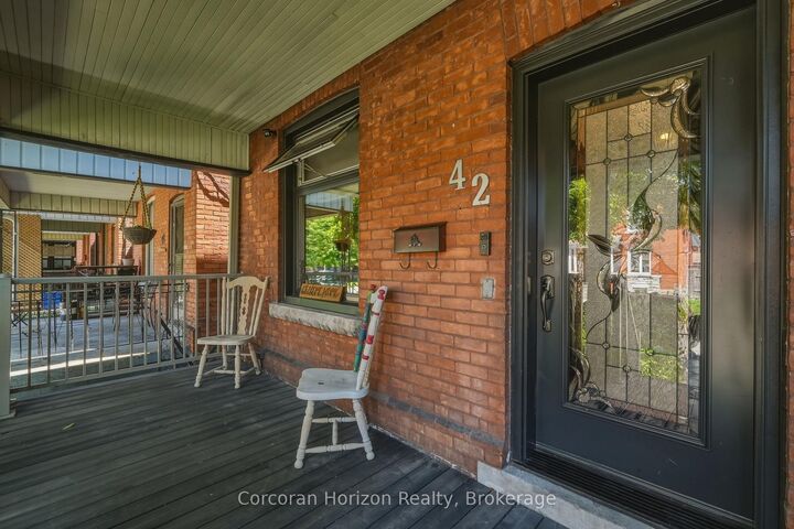 Property Photo:  42 Nightingale Street  ON L8L 1R8 