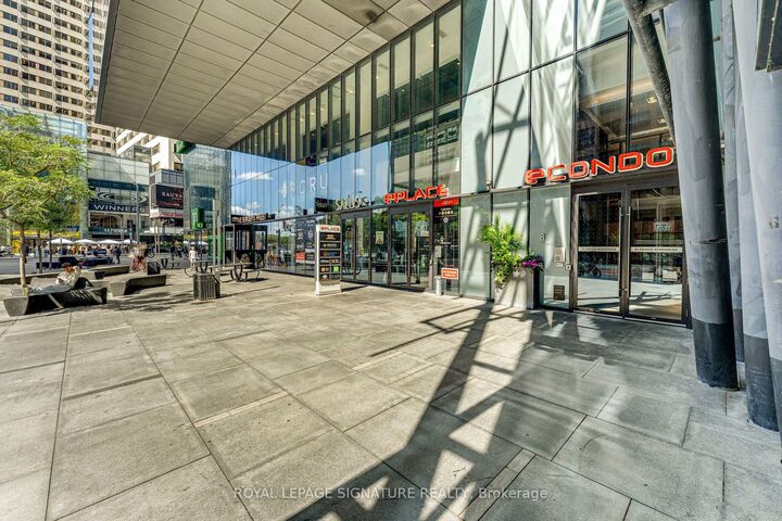 Property Photo:  8 Eglinton Avenue E 5009  ON M4P 0C1 