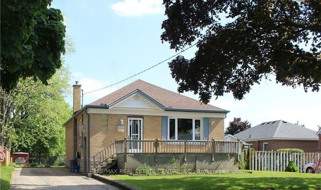 Property Photo:  15 Chelsea Road Upper  ON N2B 1H7 