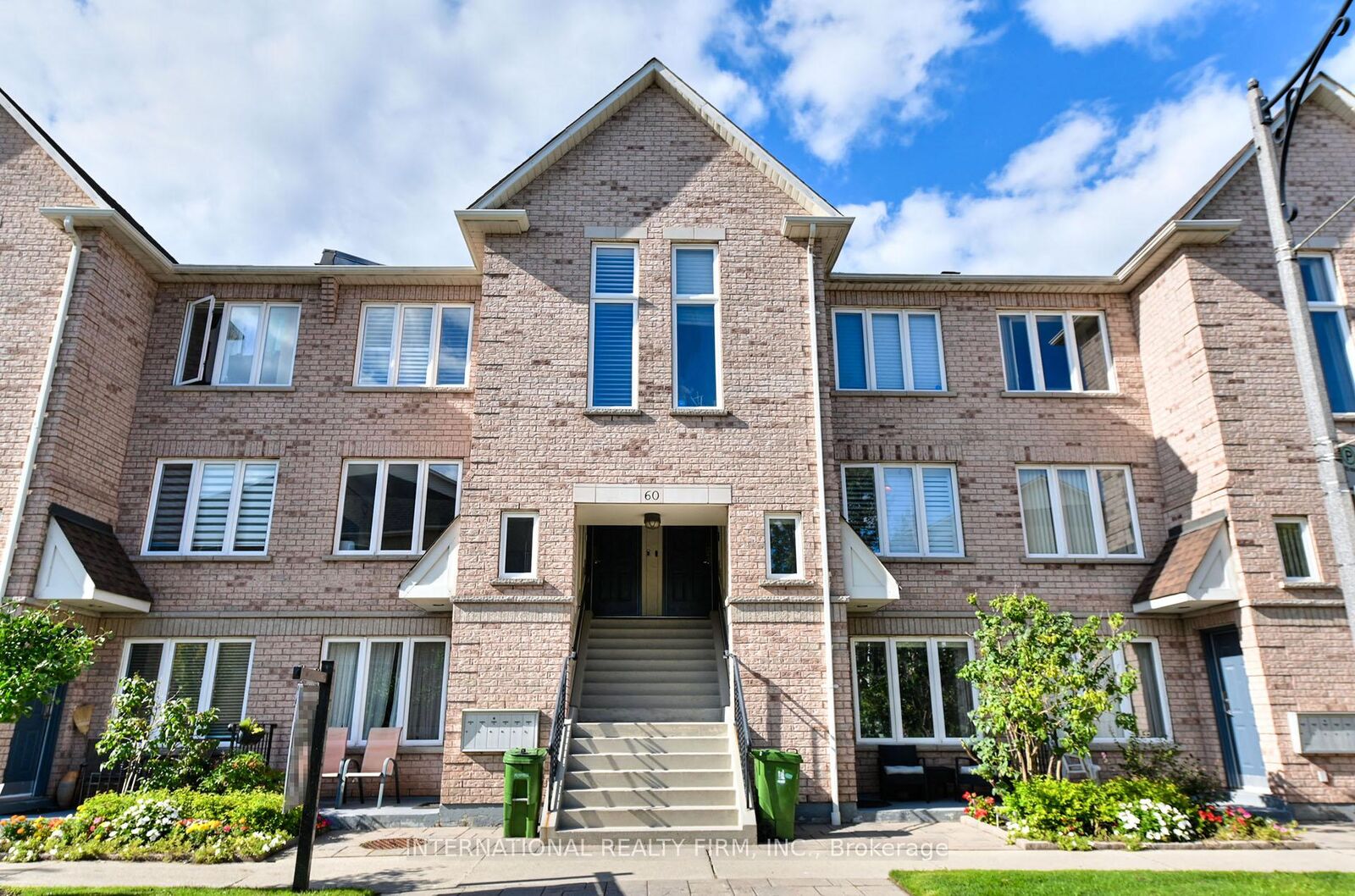 Property Photo:  60 Aerodrome Crescent 201  ON M4G 4J1 