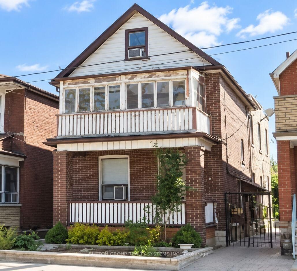 Property Photo:  1139 Dovercourt Road  ON M6H 2Y1 