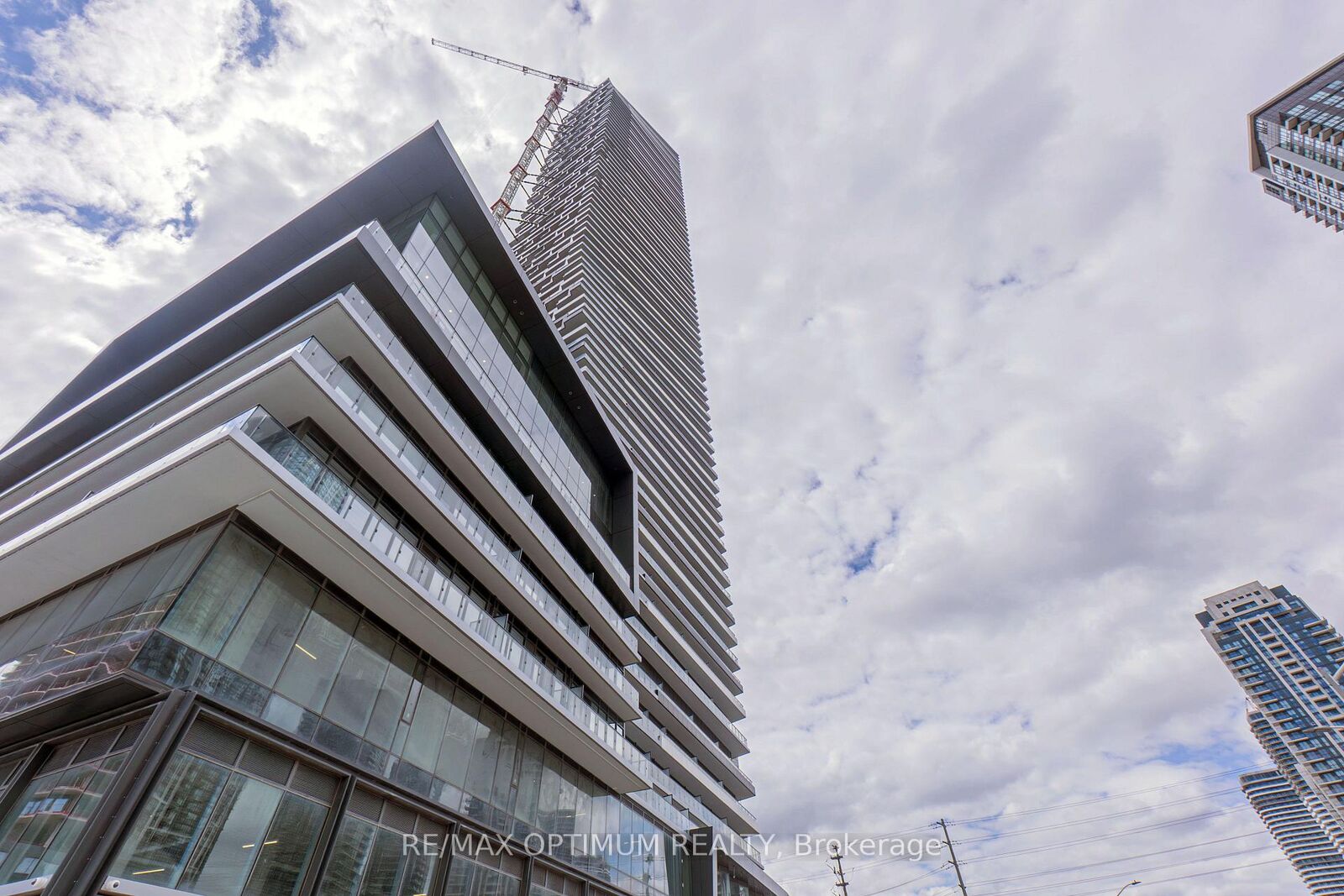 Property Photo:  448 Burnhampthrope Road 6201  ON L5B 0R4 