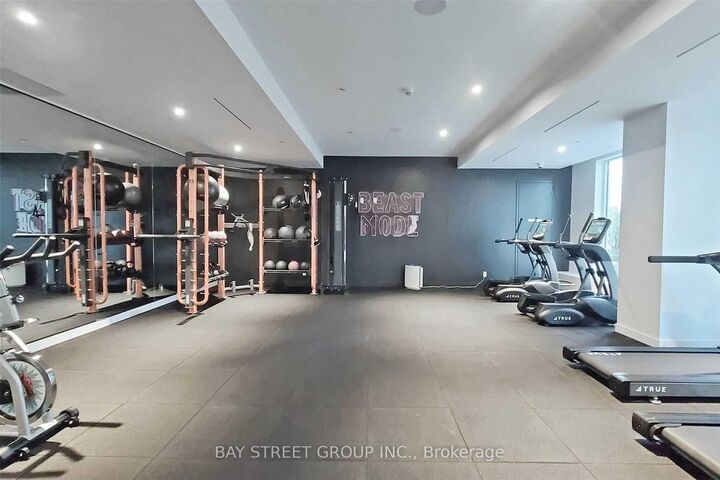Property Photo:  33 Helendale Avenue 2108  ON M4R 0A4 