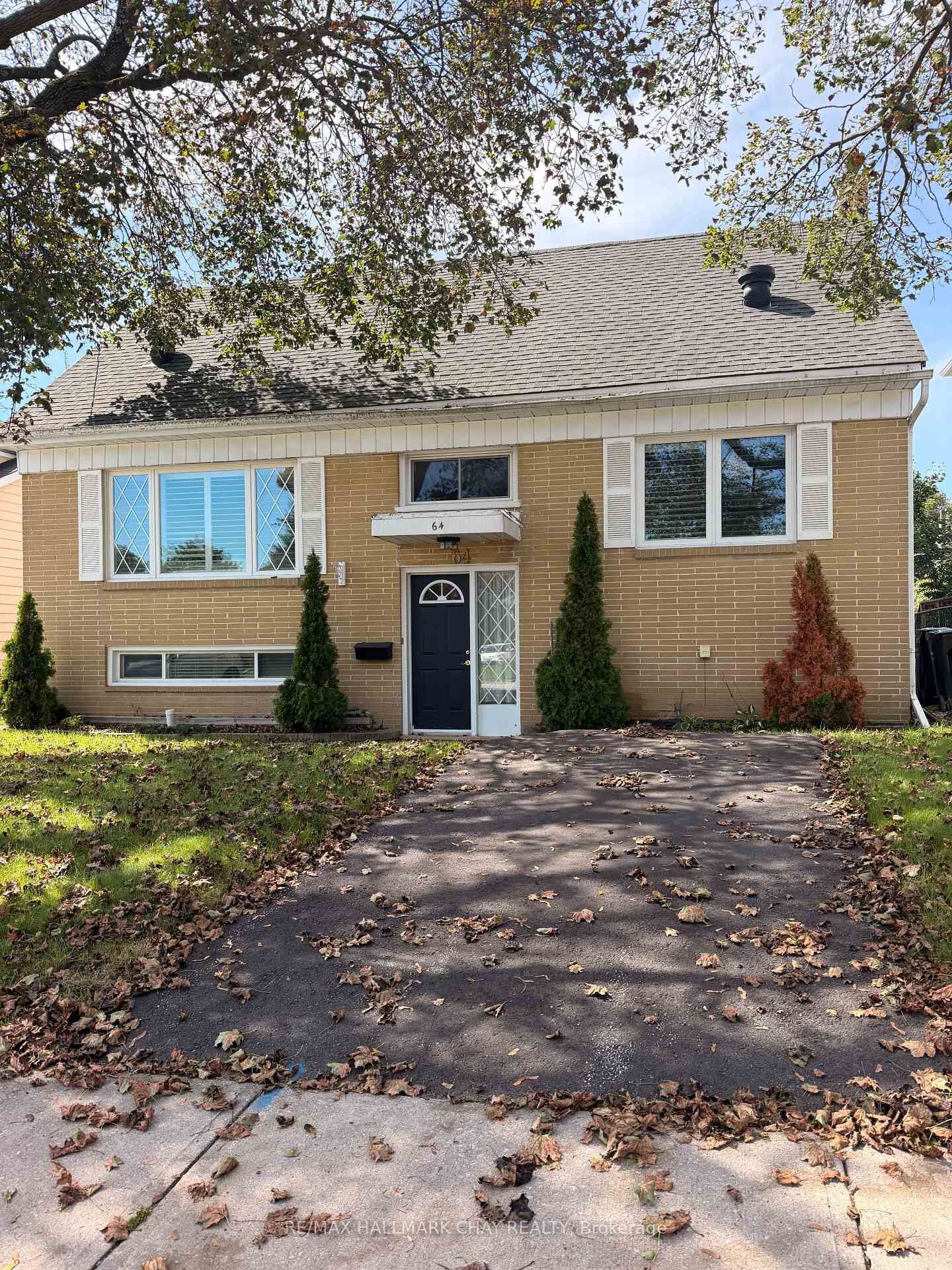 Property Photo:  64 Newton Street 2  ON L4M 3N5 