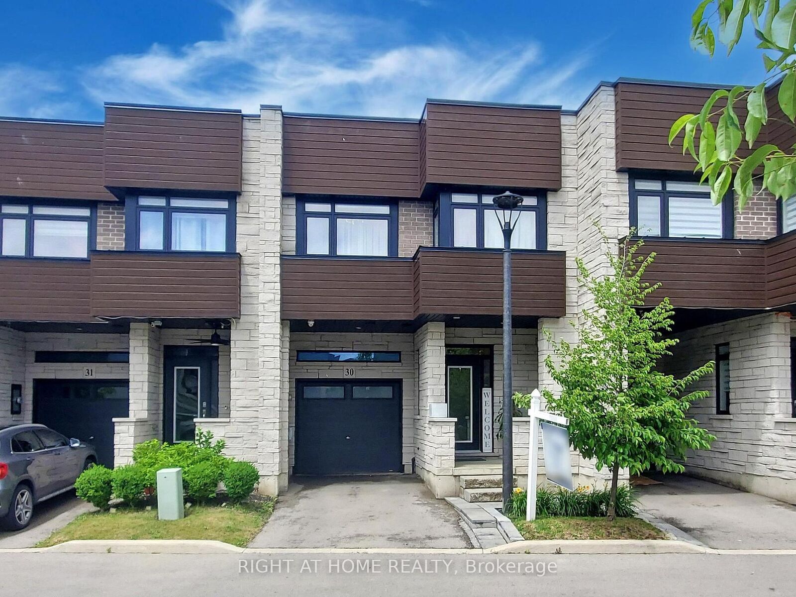 Property Photo:  35 Midhurst Heights 30  ON L8J 0K9 