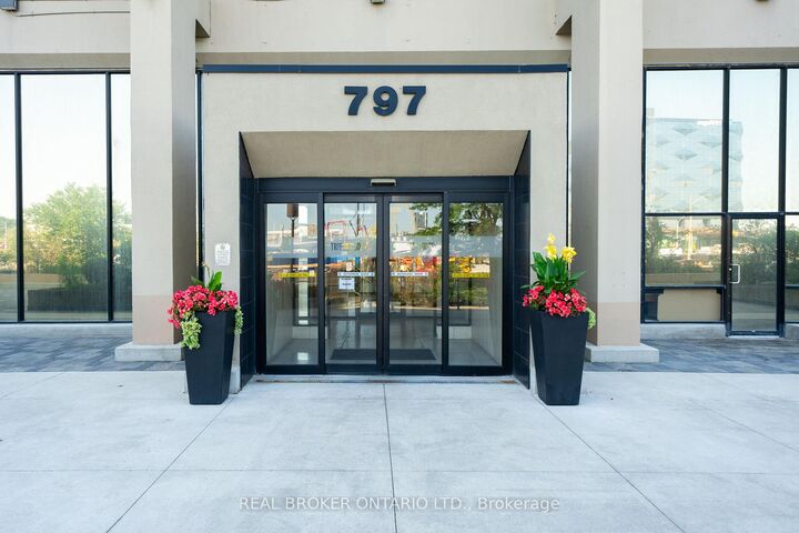Property Photo:  797 Don Mills Road 1106  ON M3C 1V1 