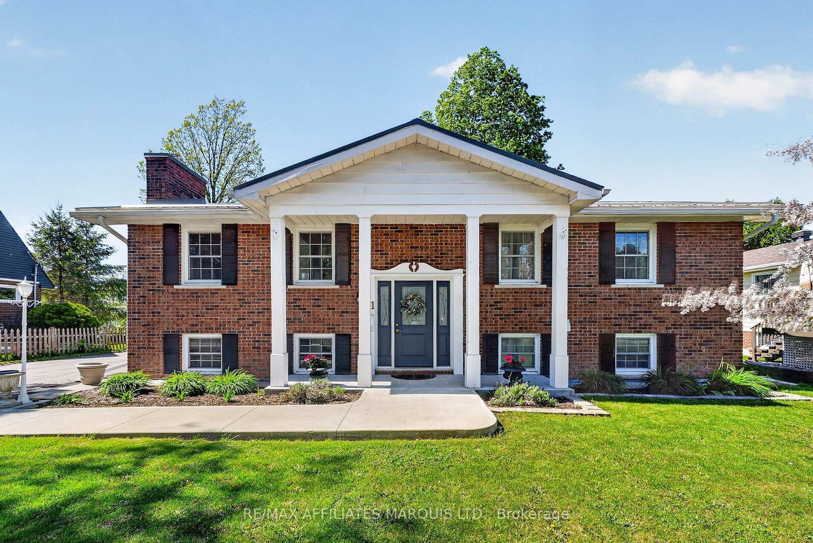 Property Photo:  21 Spruce Street  ON K0C 1M0 