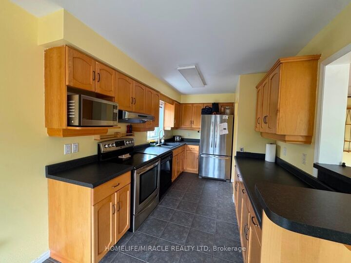 Property Photo:  50 Buckingham Street  ON L9W 5H7 