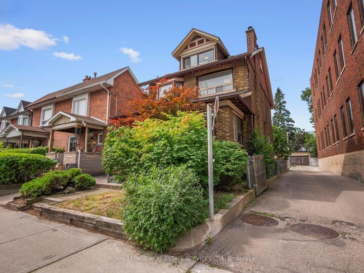 Property Photo:  554 Runnymede Road  ON M6S 2Z7 