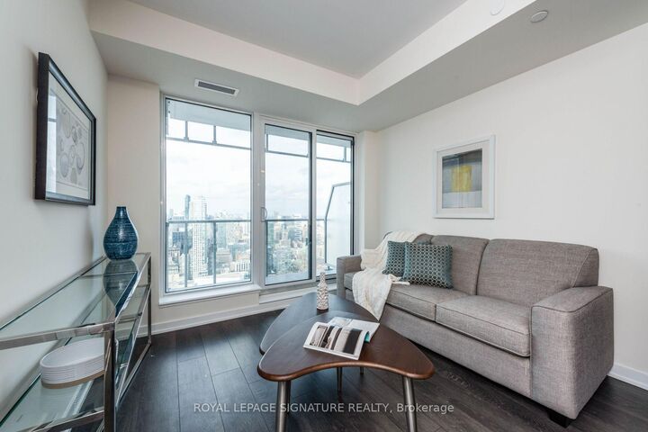 Property Photo:  28 Freeland Street 5306  ON M5E 0E3 