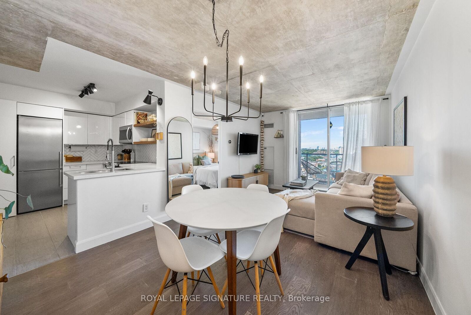 Property Photo:  1369 Bloor Street W 1402  ON M6P 4J4 