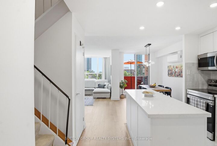 Photo de la propriété:  60 Southport Street 304  ON M6S 3N4 