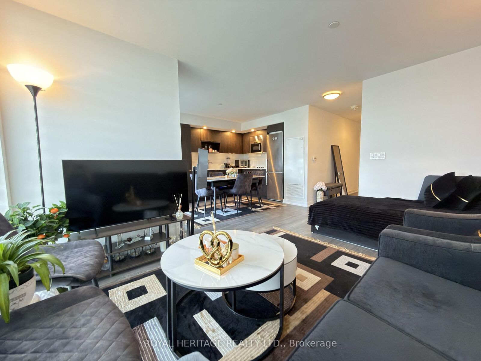 Property Photo:  225 Village Green Square E 409  ON M1S 0N4 