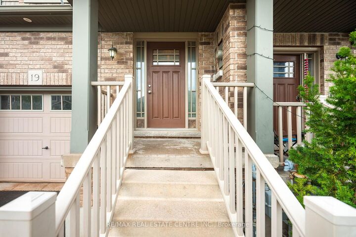 Property Photo:  19 Laverty Crescent  ON L9W 6T1 