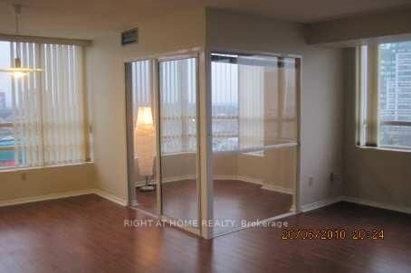 Property Photo: 50 Kingsbridge Garden Circle 811 ON L5R 1Y2